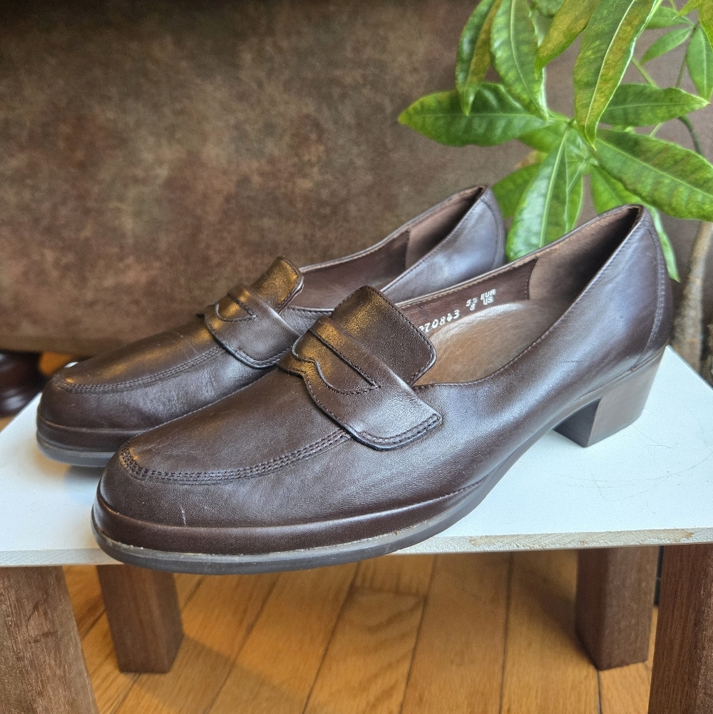 Brown Leather Loafers With Air Jet Soles
